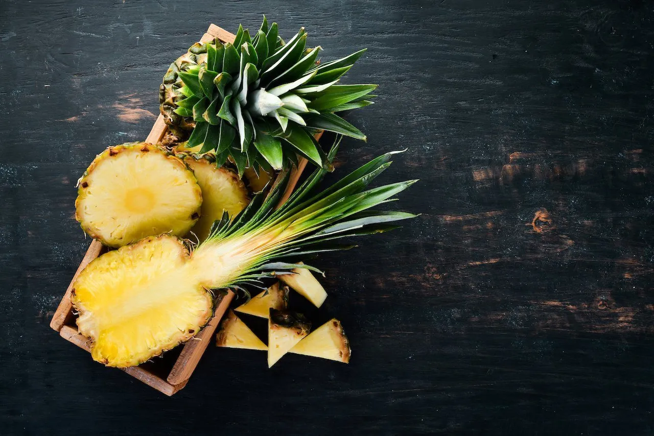 Ananas geschnitten