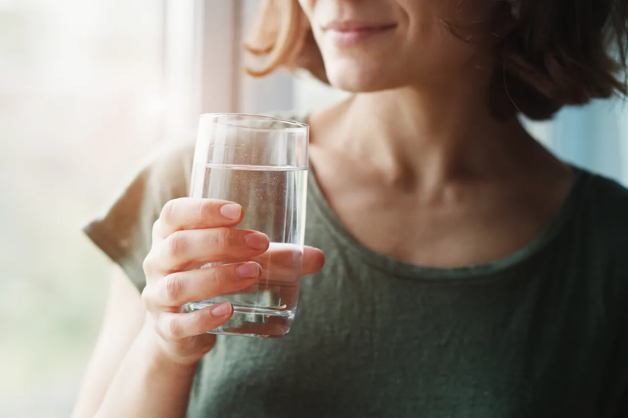 Deiss betont die Bedeutung der Wasserqualität und sieht aufbereitetes Regenwasser dank seiner Technik als sichere, wartungsarme Alternative zum Leitungswasser.