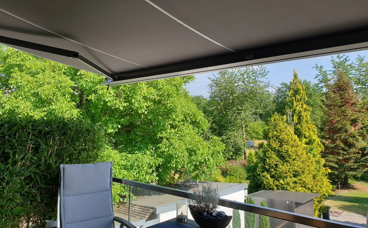 Die Deola-Storenservice GmbH aus Dagmersellen bietet hochwertige, verlässliche Lösungen rund um Sonnenschutz, Insektenschutz sowie Reparatur, um Räume effizient vor Hitze zu schützen.