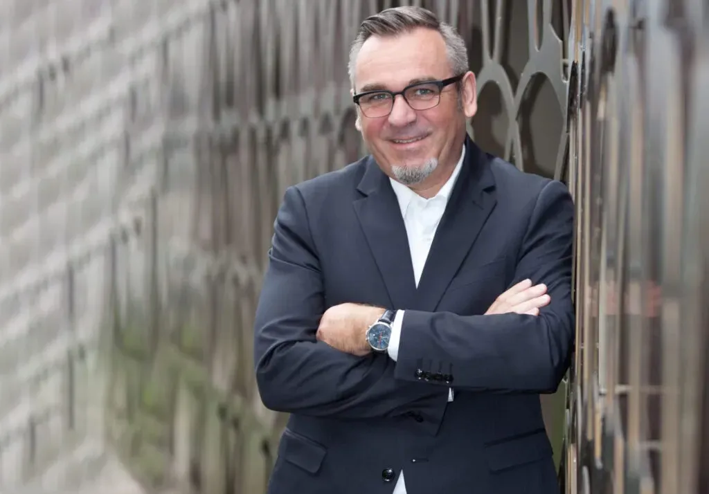 Urs Germann: «Guter Gehörschutz soll schützen, komfortabel sein und im Alltag so selbstverständlich funktionieren, dass man ihn auch wirklich trägt.»